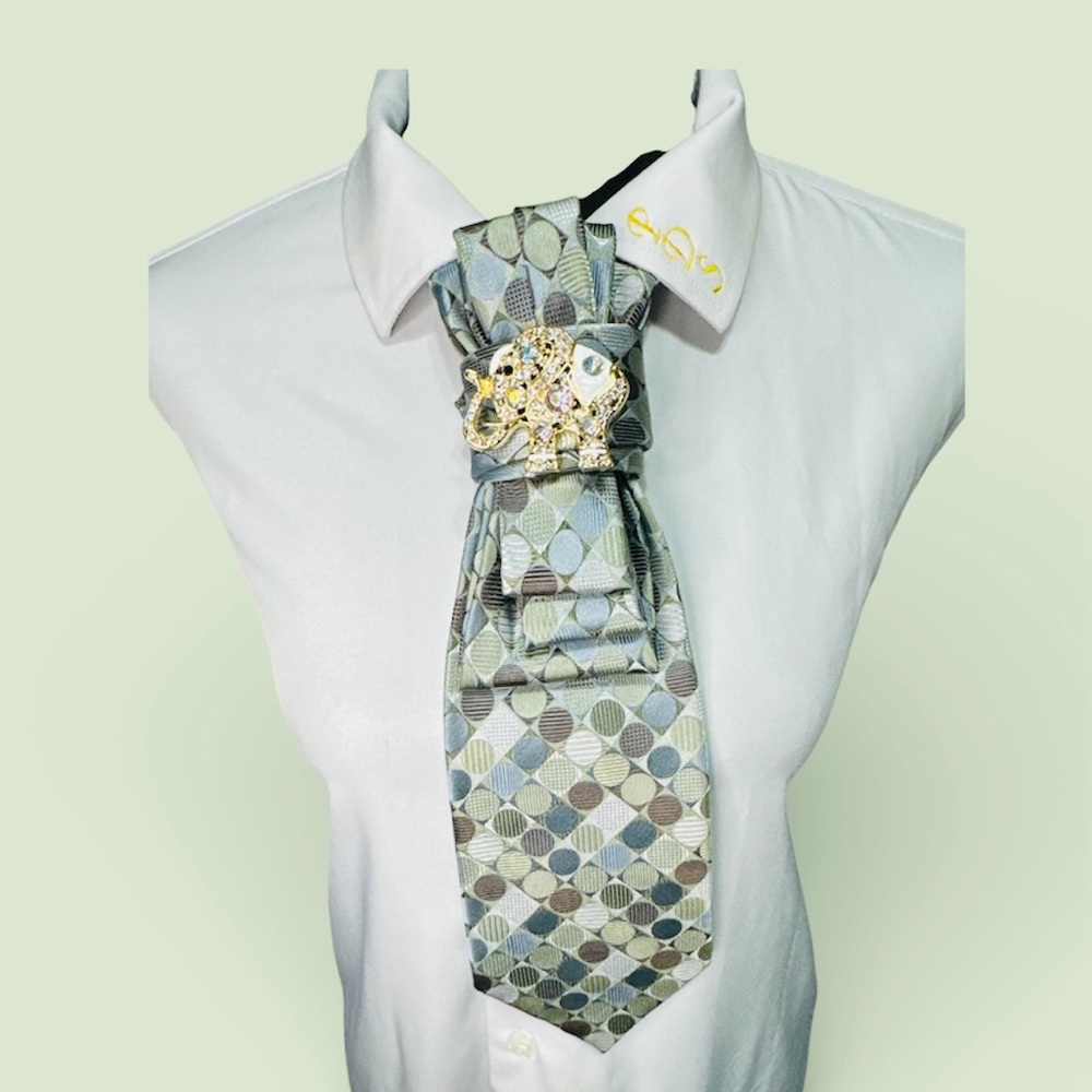 Geoffrey Beene Green Multicolored Polkadot Necktie featuring Elephant Brooch